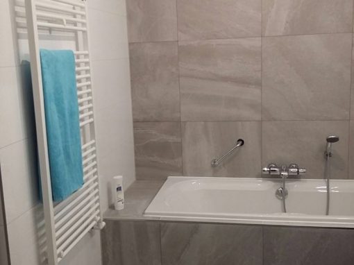 Totale badkamer renovatie – Badkamer betegeld
